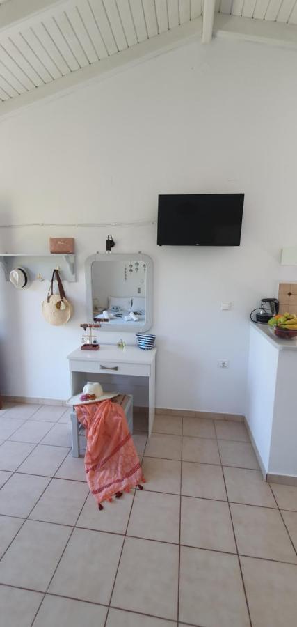 Aphrodite Studios & Apt With Pool Lakka  Bagian luar foto
